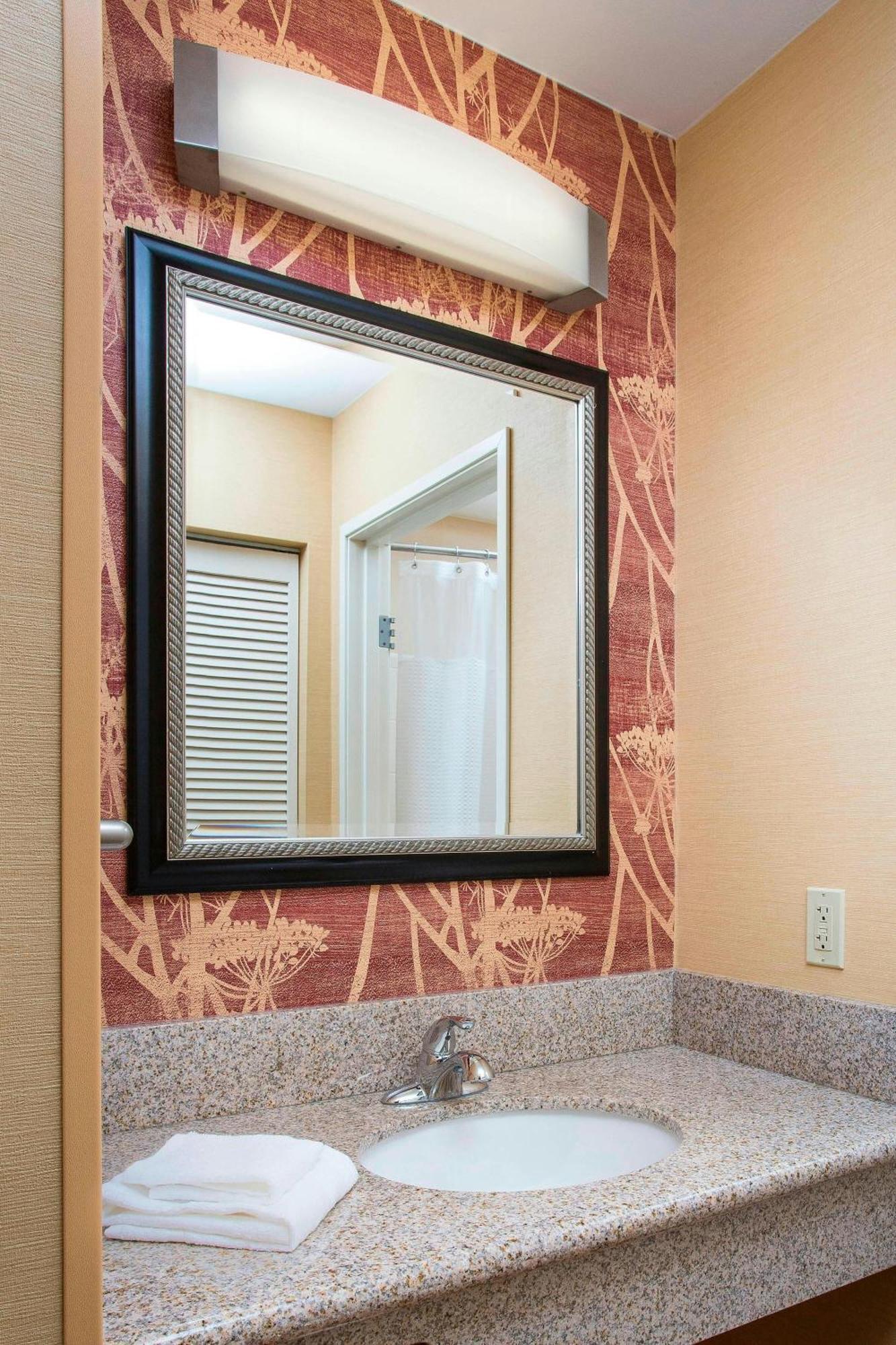 Courtyard By Marriott Peoria Hotel Exterior photo